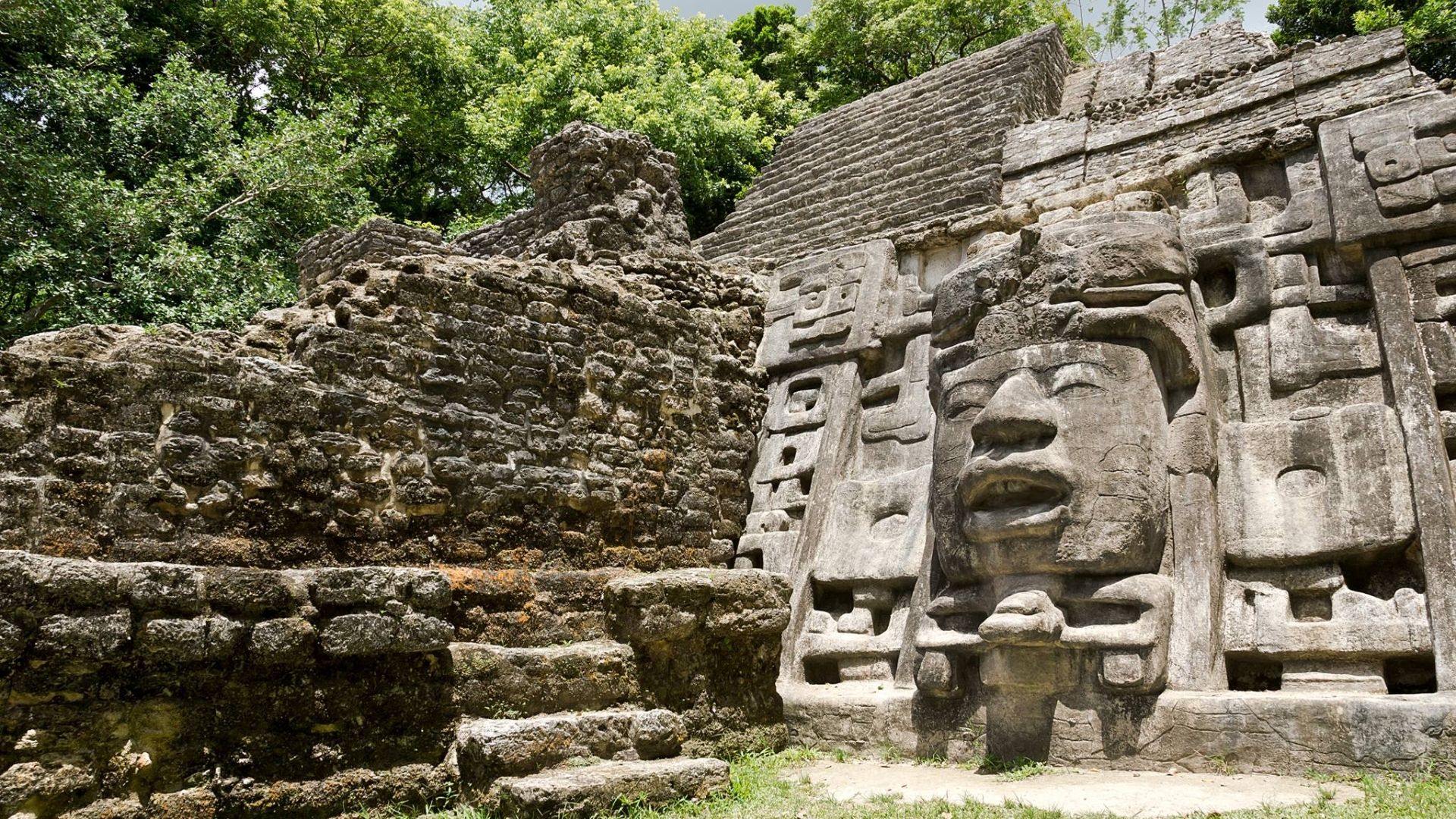 Lamanai Maya ruins and New River boat tour Belize